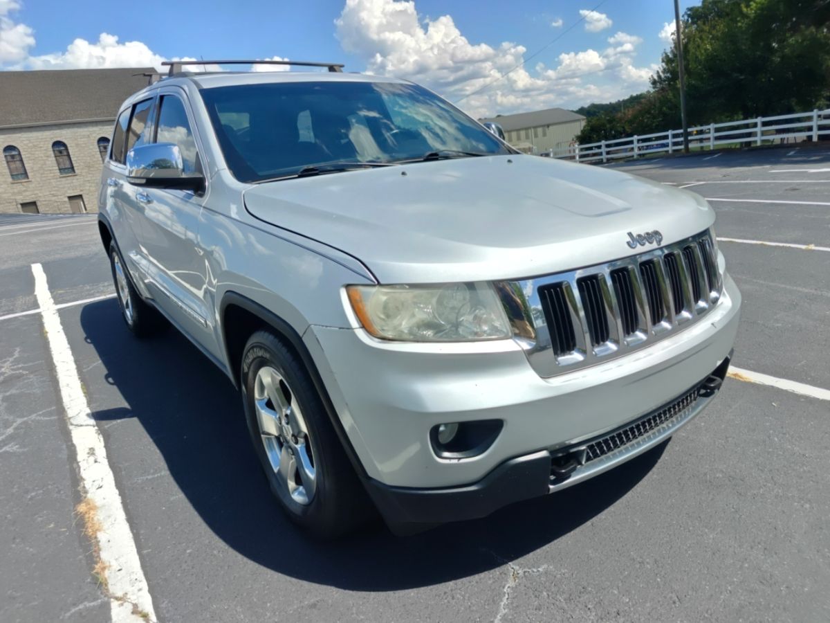 Photo 2 of this Jeep Grand Cherokee