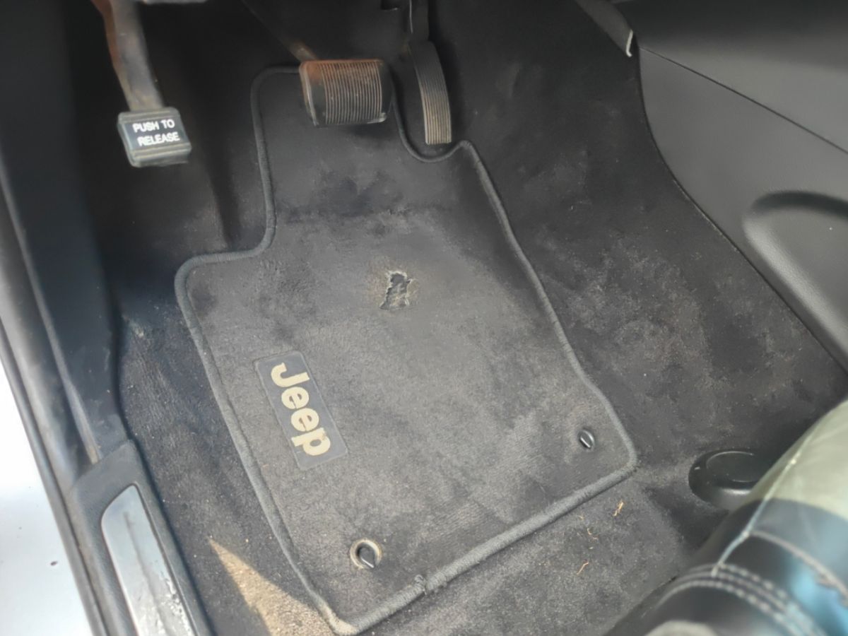 Photo 17 of this Jeep Grand Cherokee