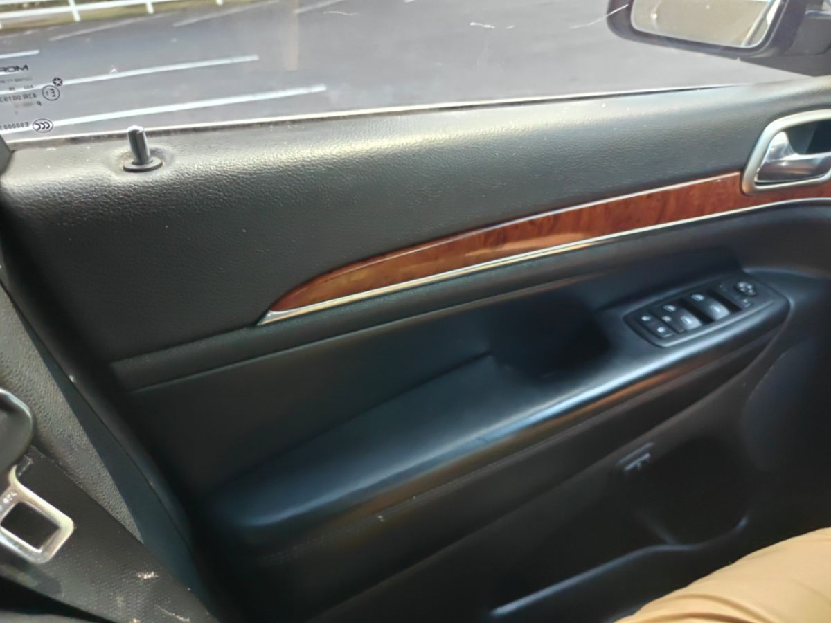Photo 18 of this Jeep Grand Cherokee