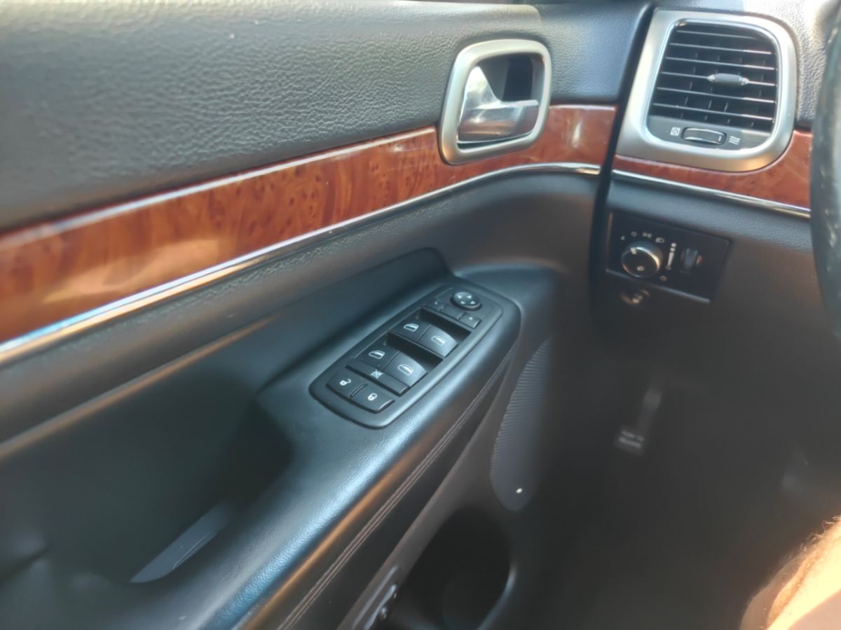 Photo 19 of this Jeep Grand Cherokee