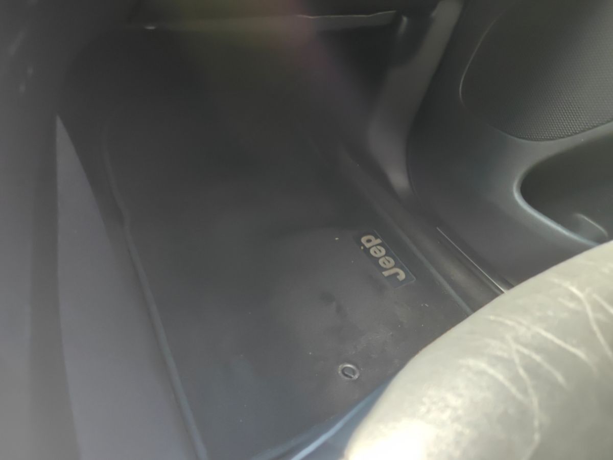 Photo 29 of this Jeep Grand Cherokee