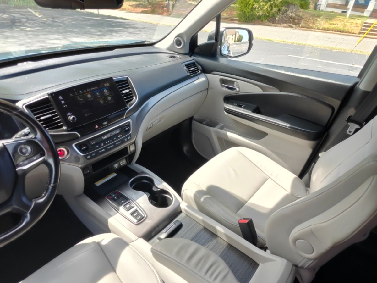 Photo 11 of this Honda Pilot