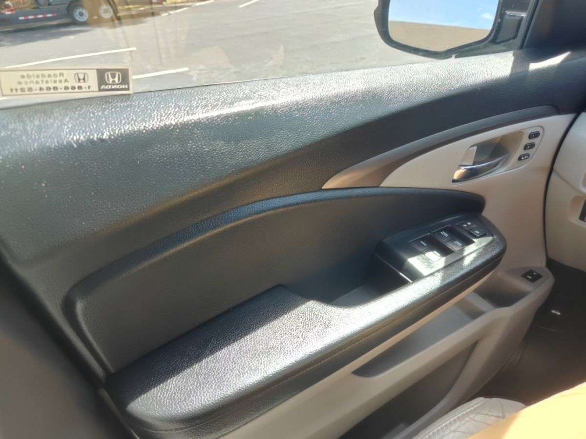 Photo 17 of this Honda Pilot