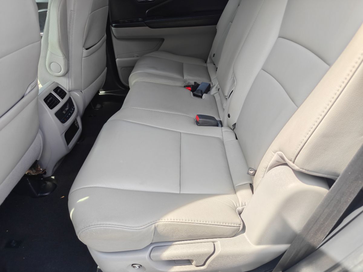 Photo 36 of this Honda Pilot