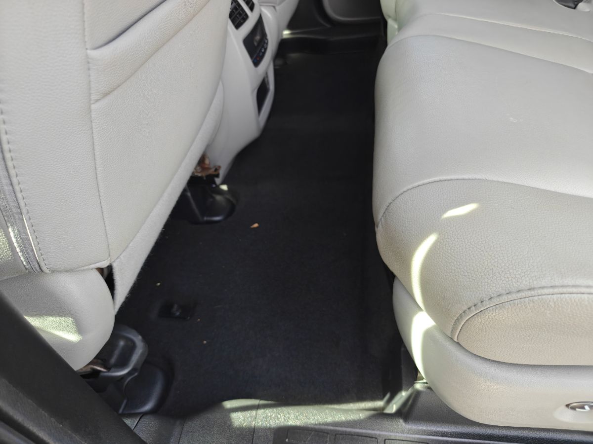 Photo 37 of this Honda Pilot