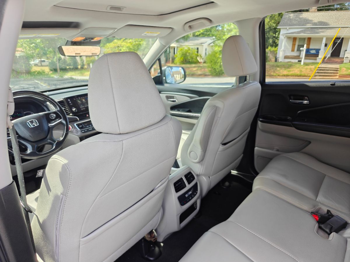 Photo 38 of this Honda Pilot