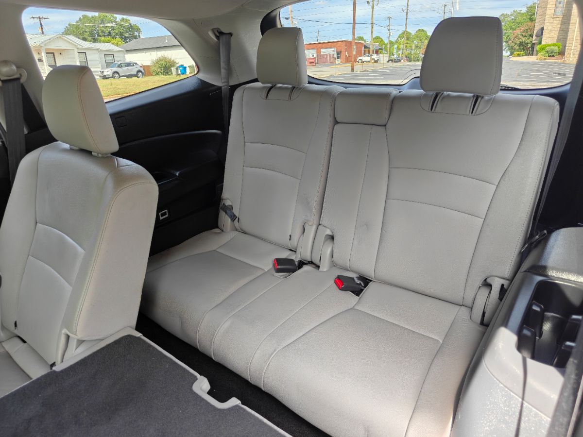 Photo 39 of this Honda Pilot
