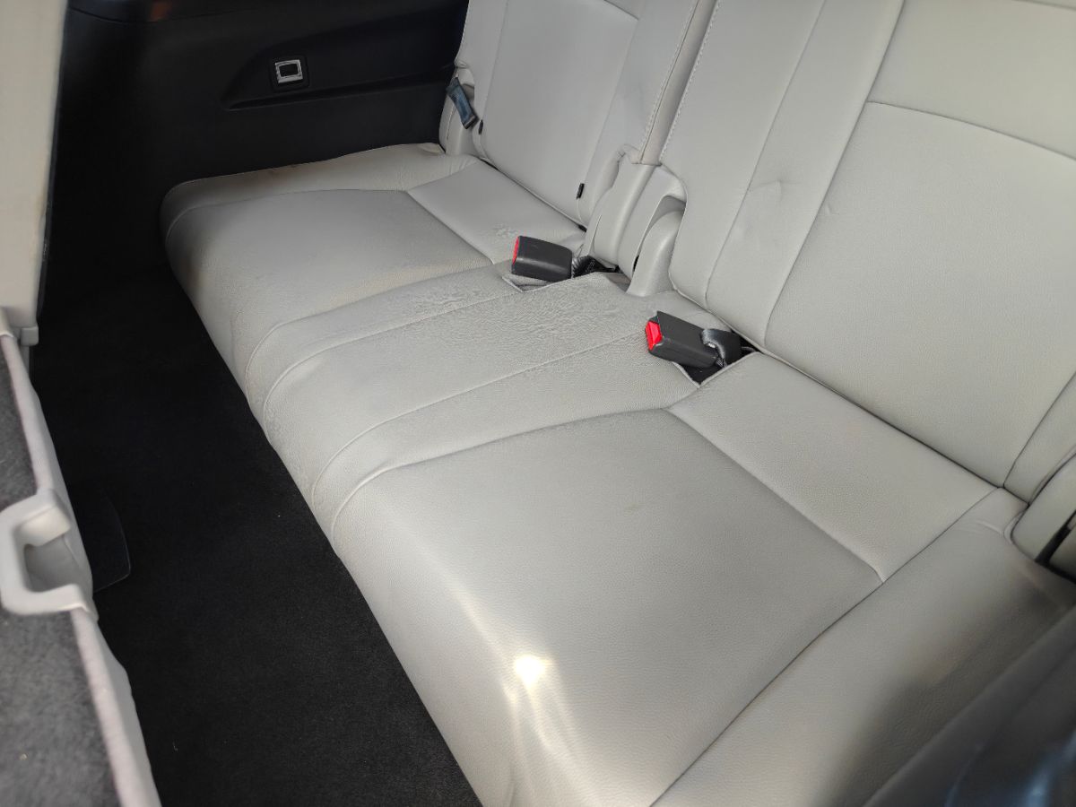 Photo 40 of this Honda Pilot