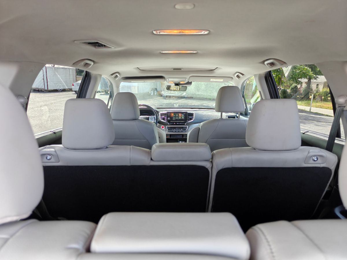 Photo 44 of this Honda Pilot