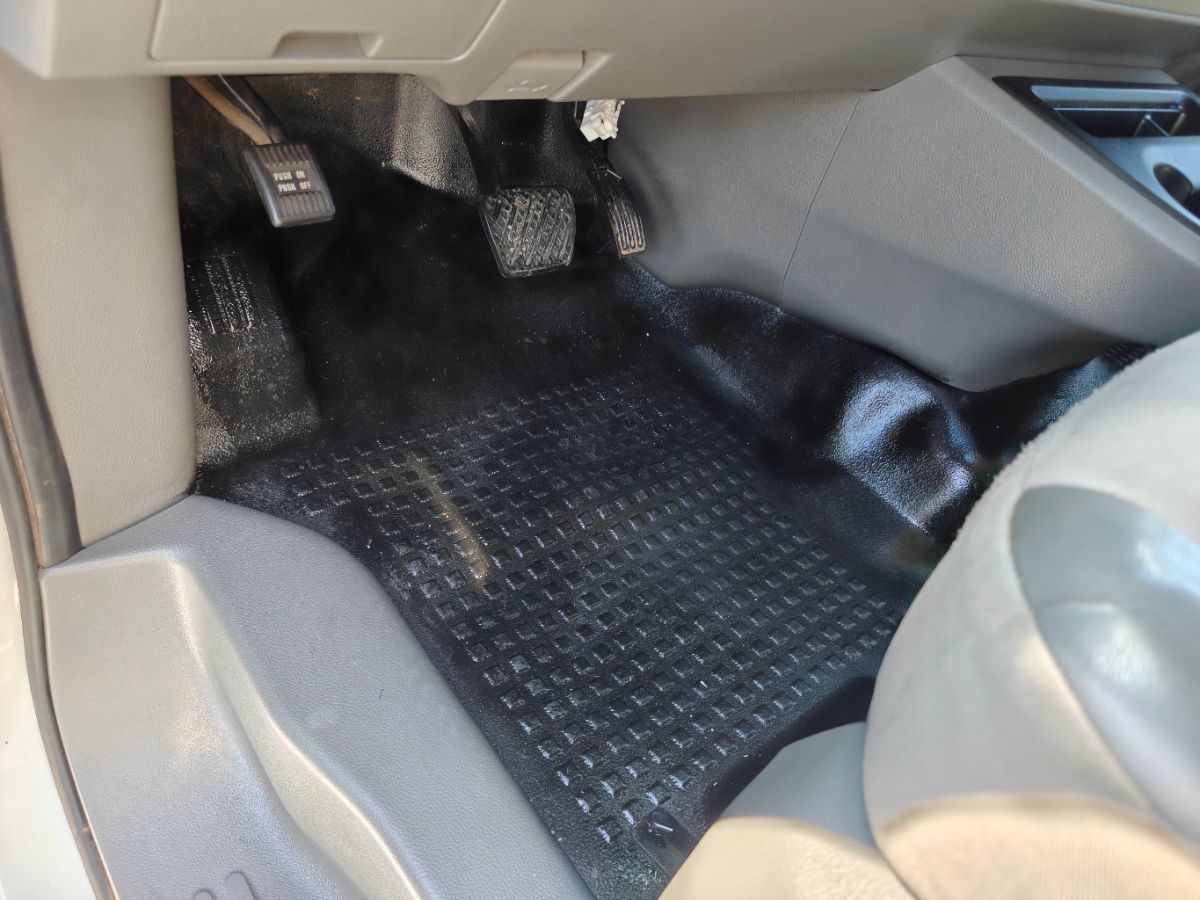 Photo 12 of this Nissan NV Cargo