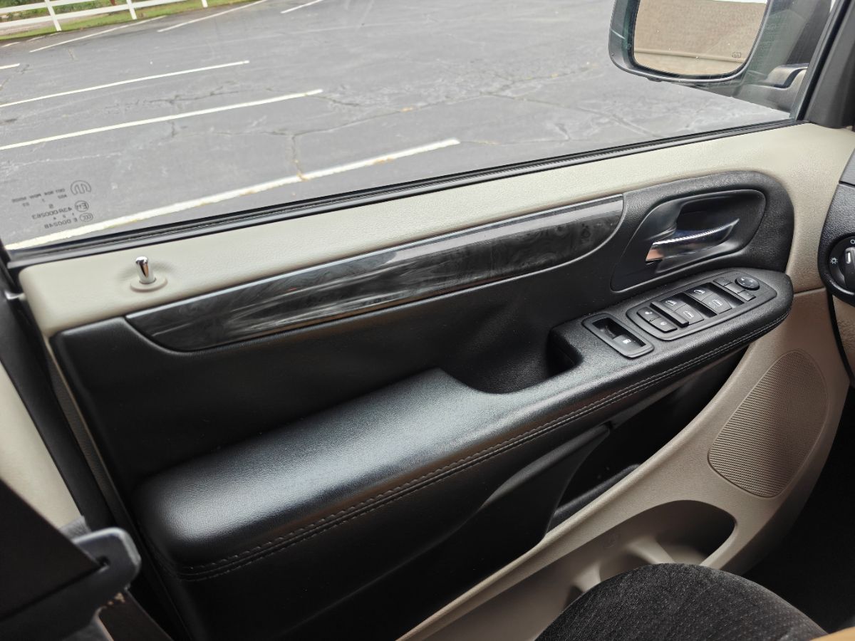 Photo 14 of this Dodge Grand Caravan