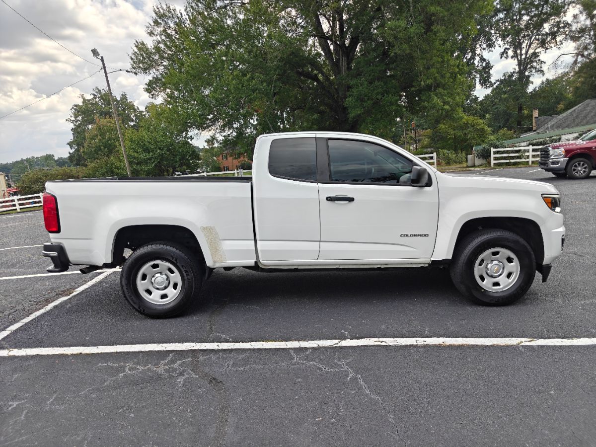 Photo 3 of this Chevrolet Colorado