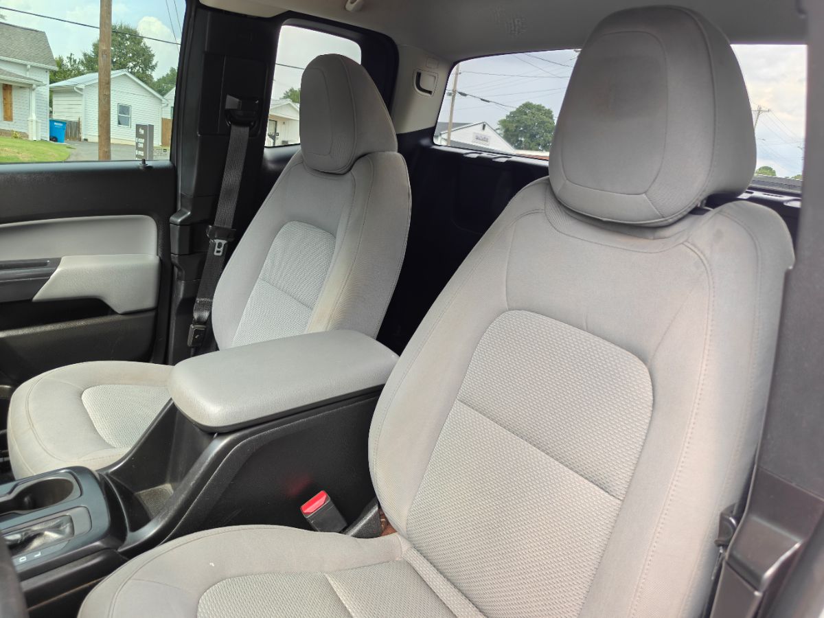 Photo 14 of this Chevrolet Colorado