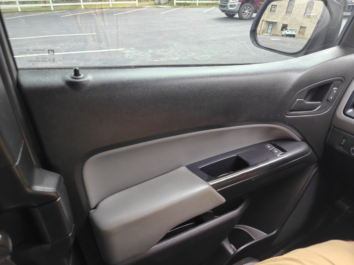 Photo 16 of this Chevrolet Colorado