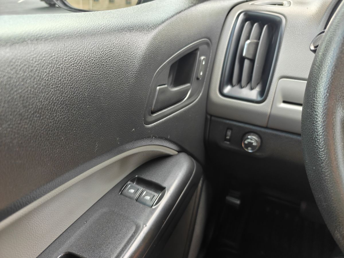 Photo 17 of this Chevrolet Colorado
