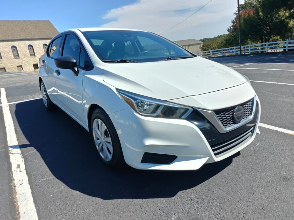 Photo 2 of this Nissan Versa