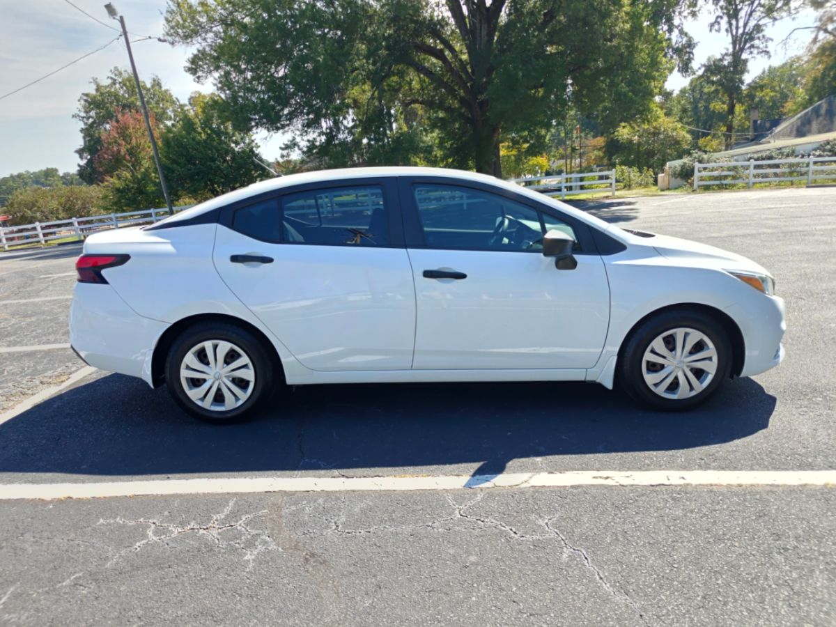 Photo 3 of this Nissan Versa