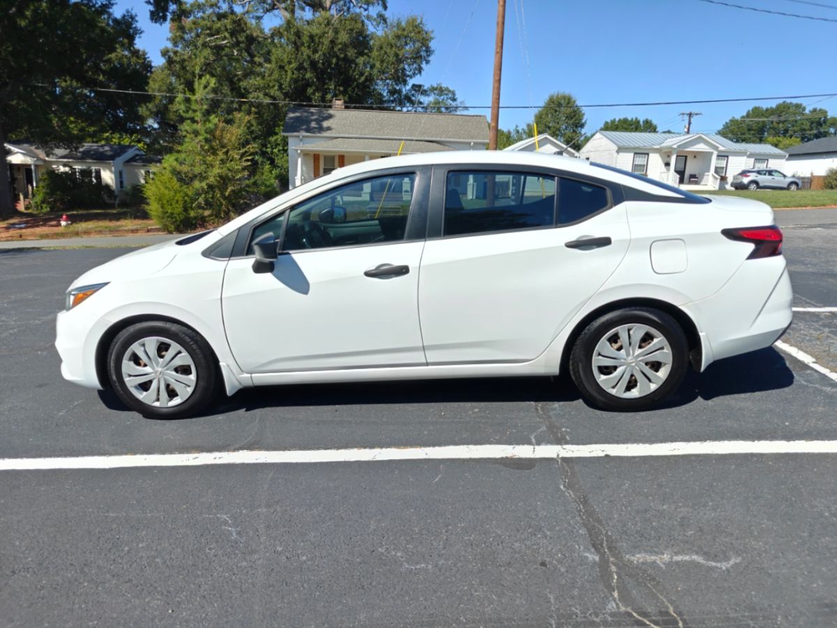 Photo 5 of this Nissan Versa