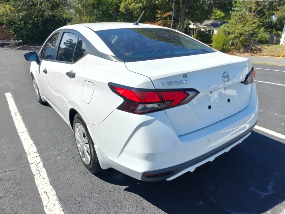 Photo 6 of this Nissan Versa