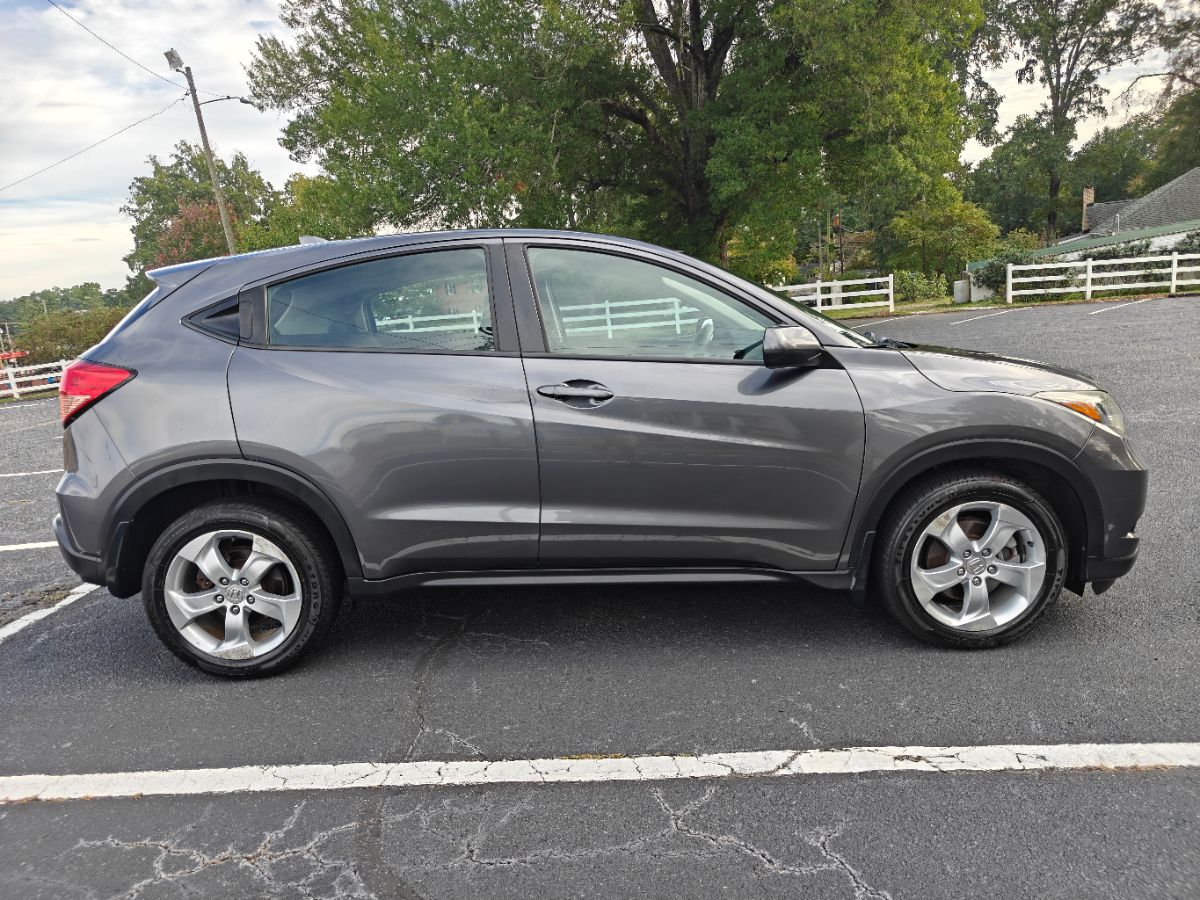 Photo 3 of this Honda HR-V