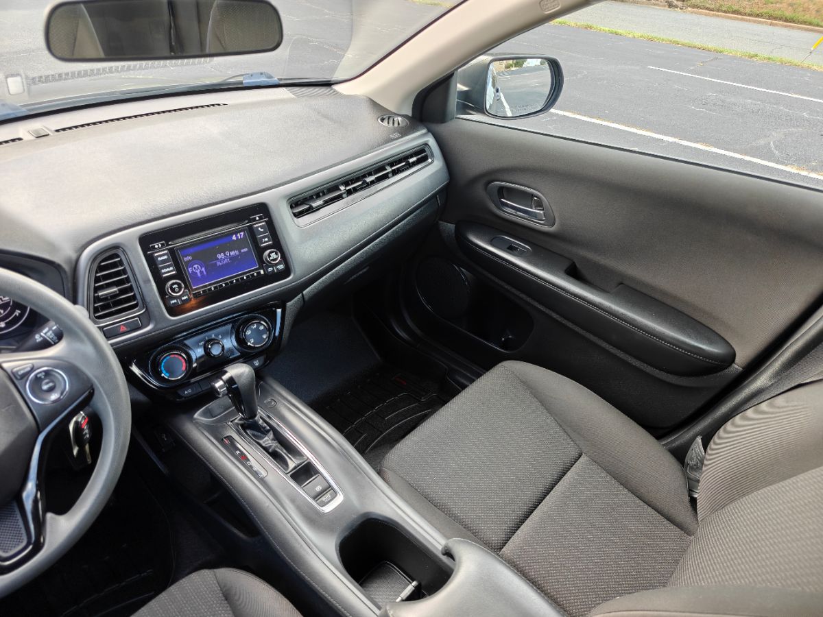 Photo 10 of this Honda HR-V
