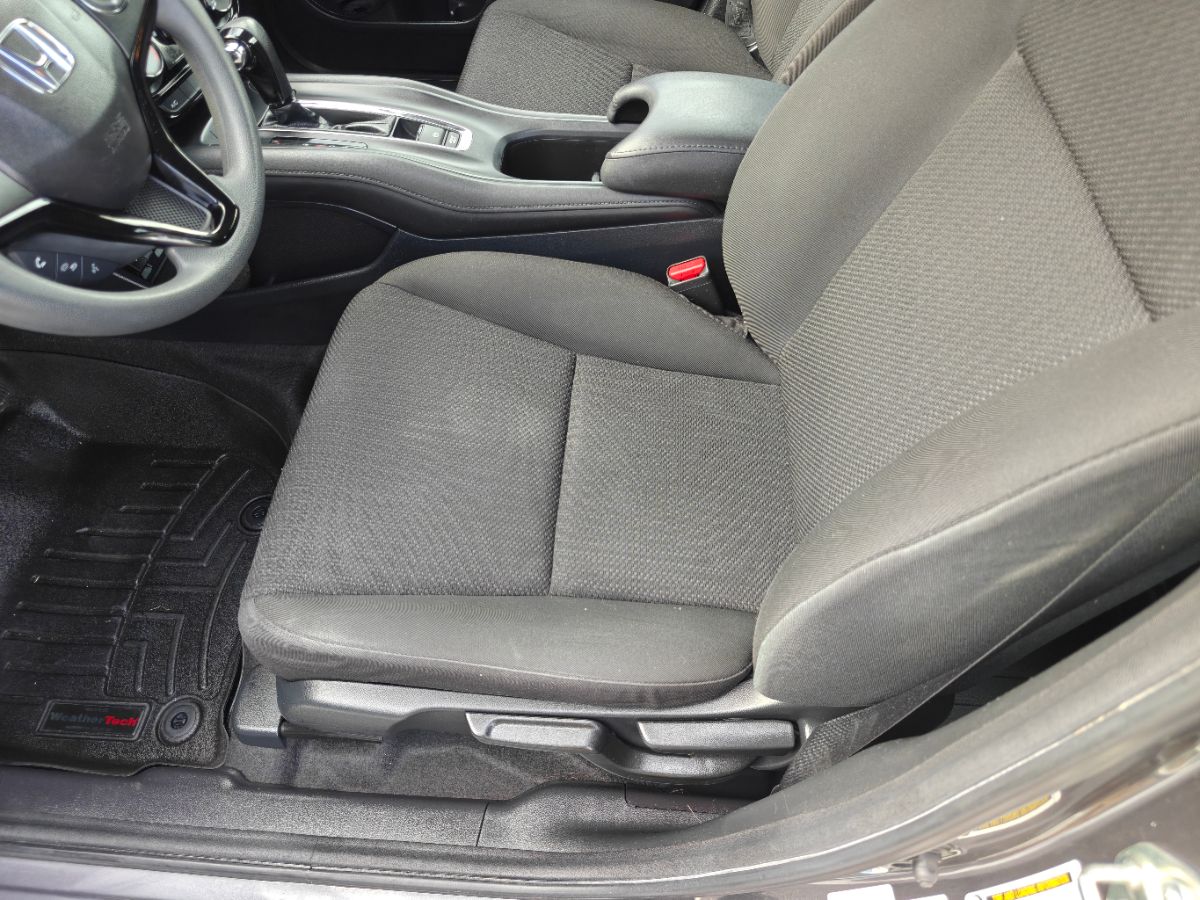 Photo 11 of this Honda HR-V