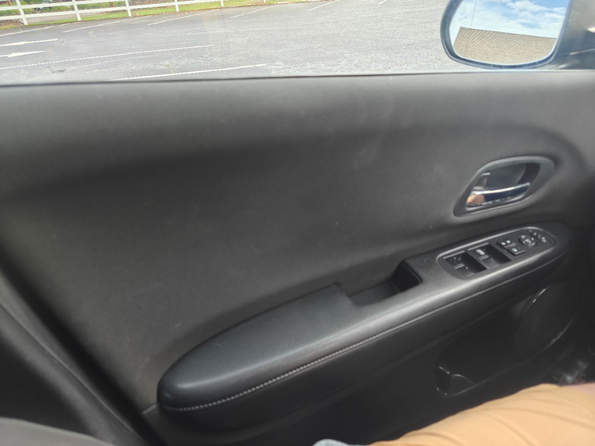 Photo 15 of this Honda HR-V