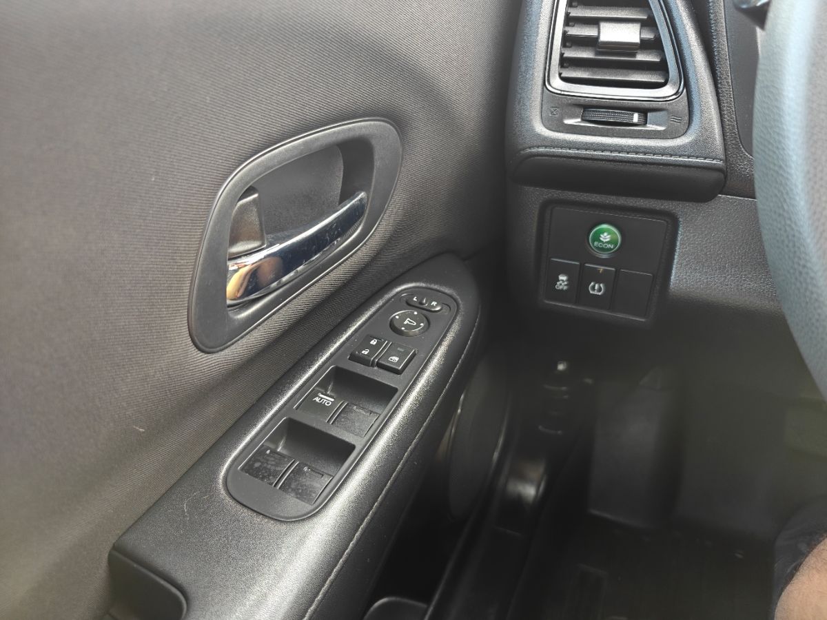 Photo 16 of this Honda HR-V