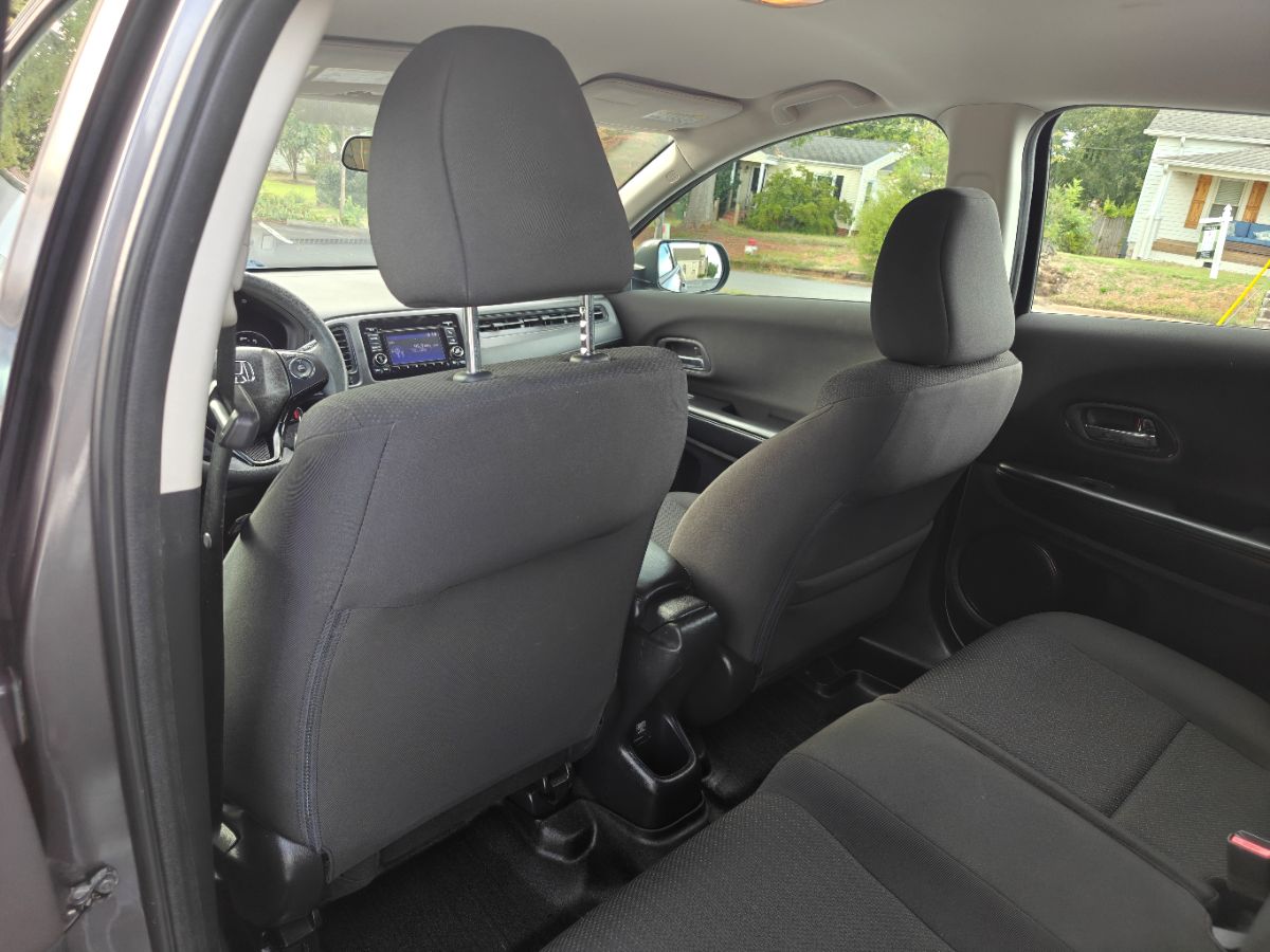 Photo 33 of this Honda HR-V