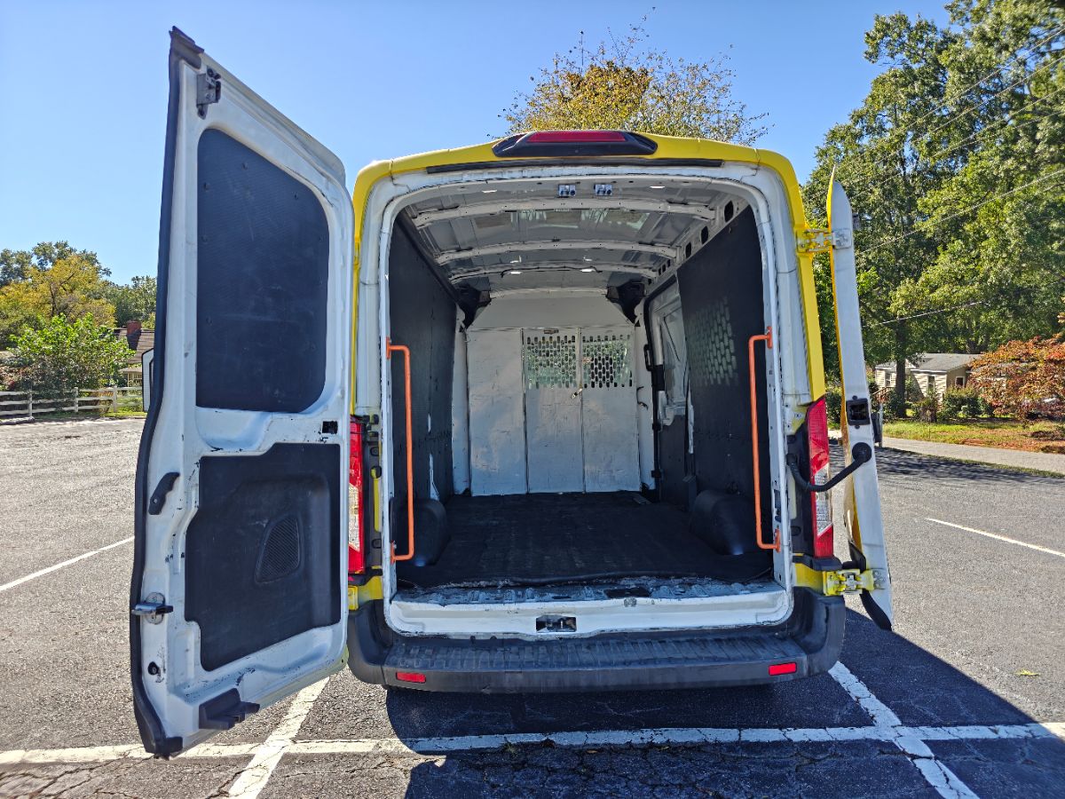 Photo 26 of this Ford Transit Van