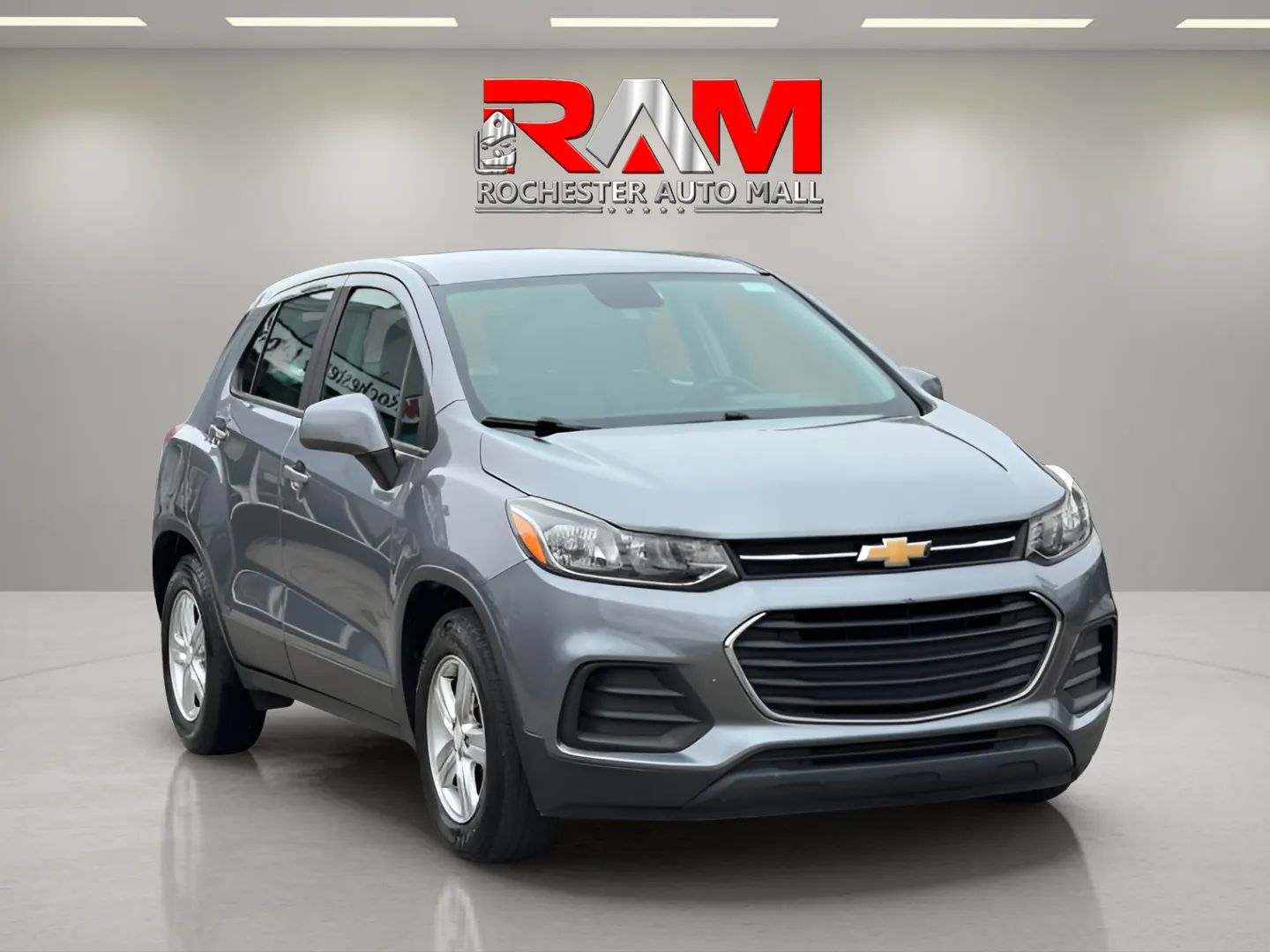 2020 Chevrolet Trax LS - Photo 2