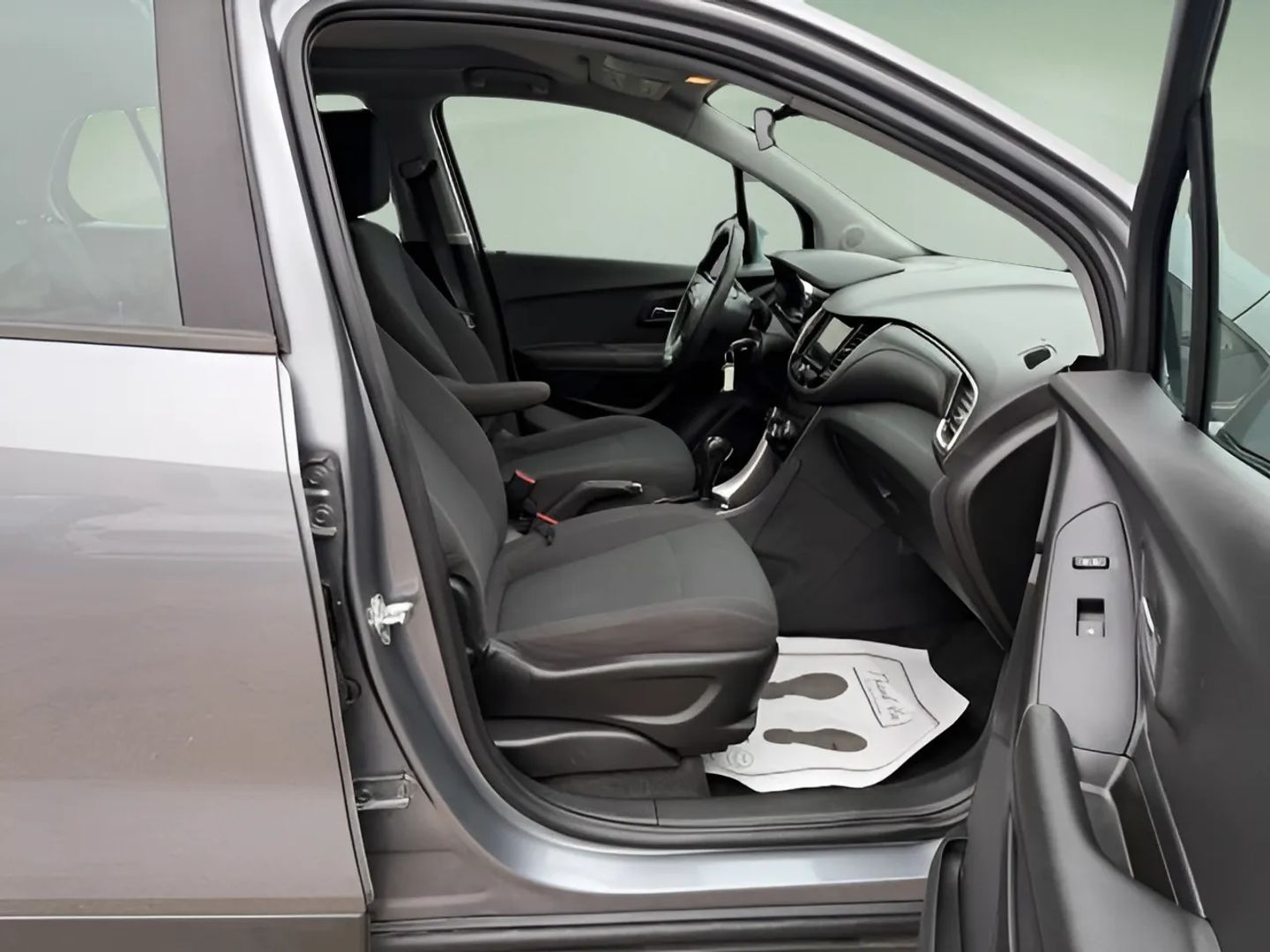 2020 Chevrolet Trax LS - Photo 9