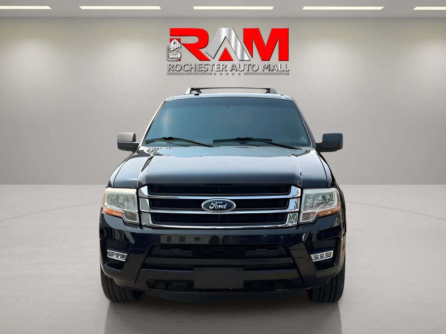 Ford Expedition EL photo 2