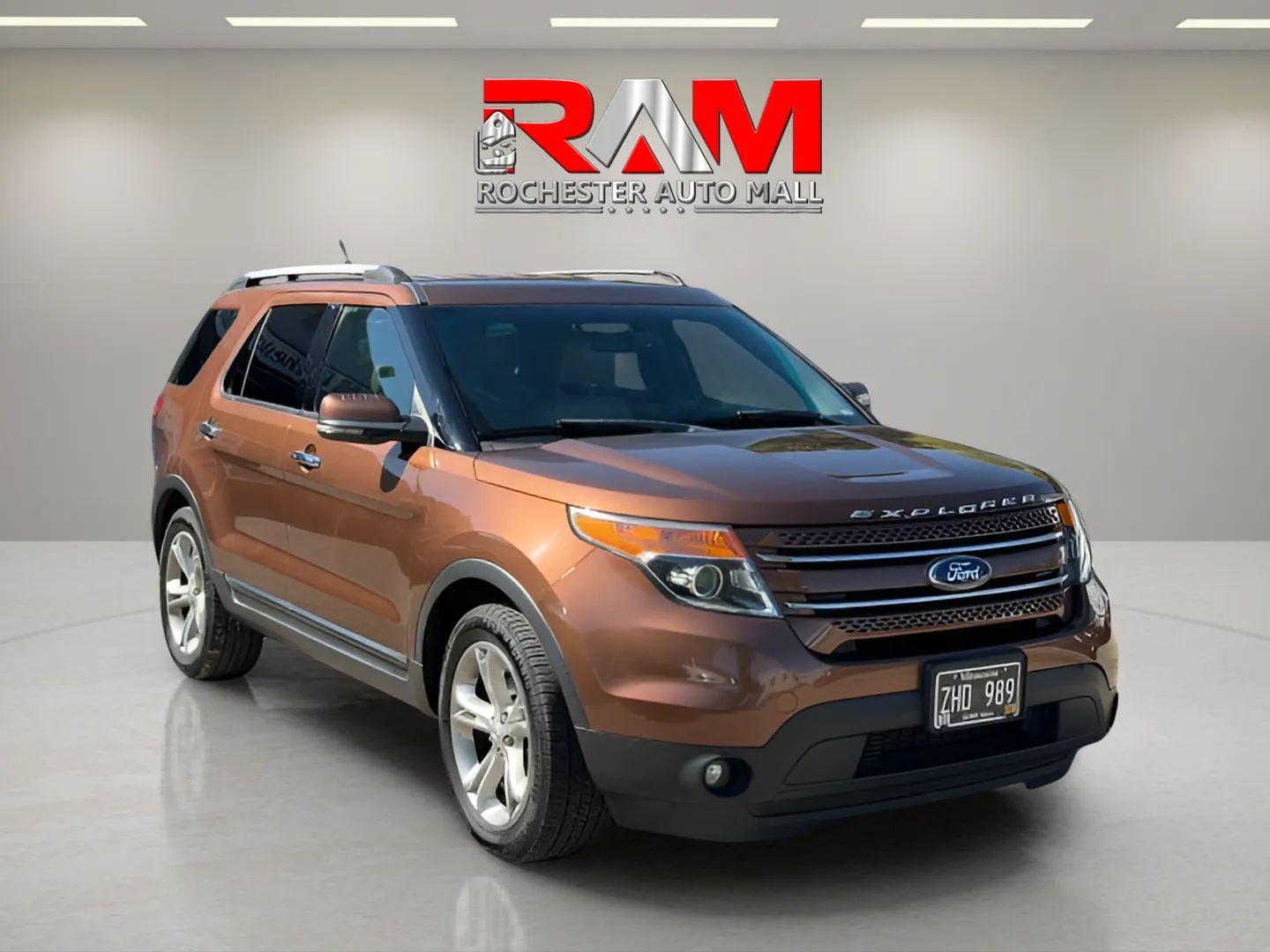 Ford Explorer photo 2