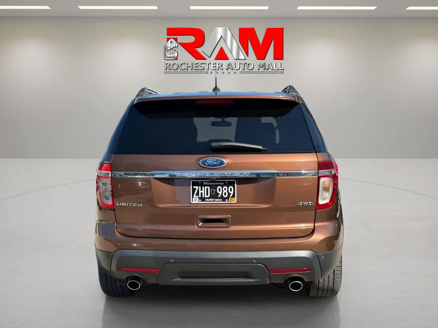 Ford Explorer photo 4