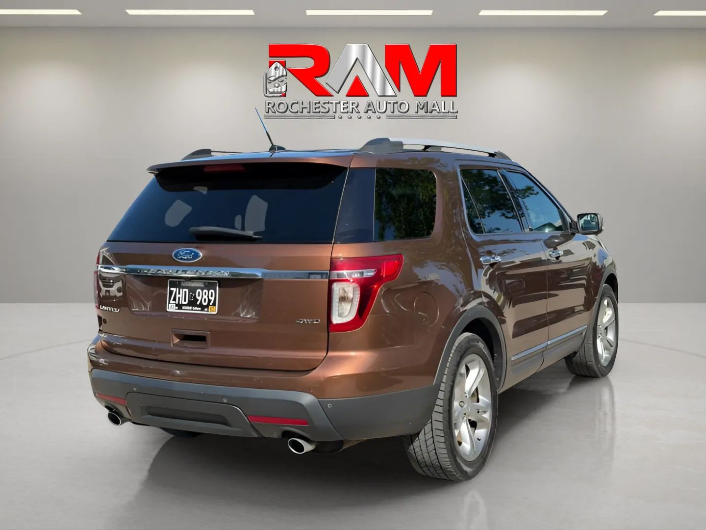 Ford Explorer photo 5