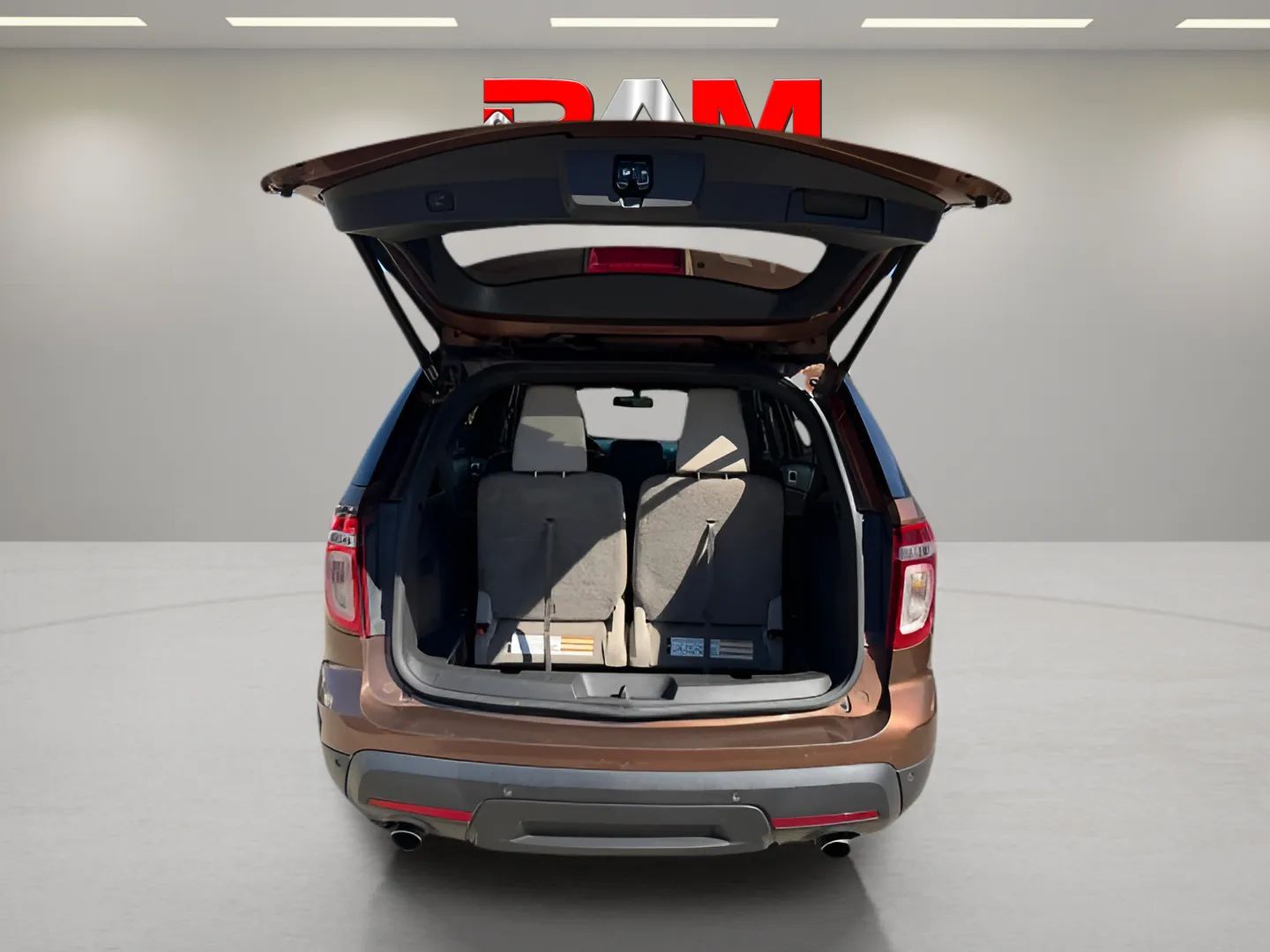 Ford Explorer photo 7