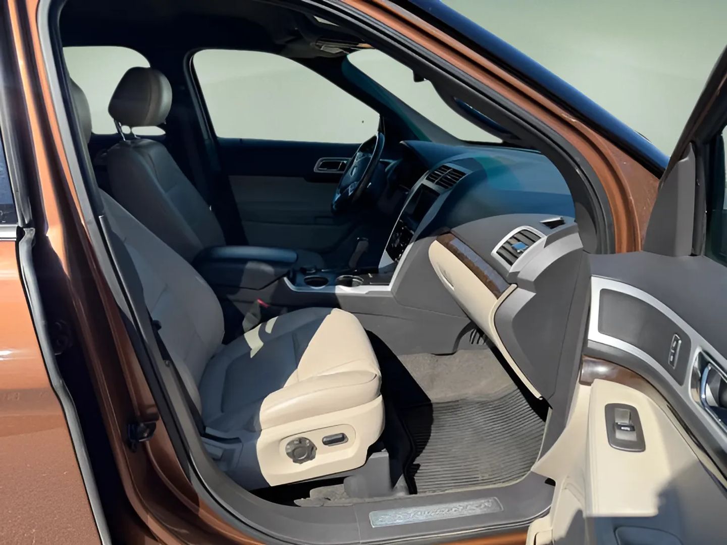 Ford Explorer photo 9