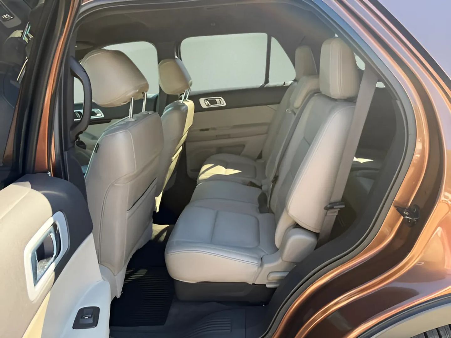 Ford Explorer photo 10