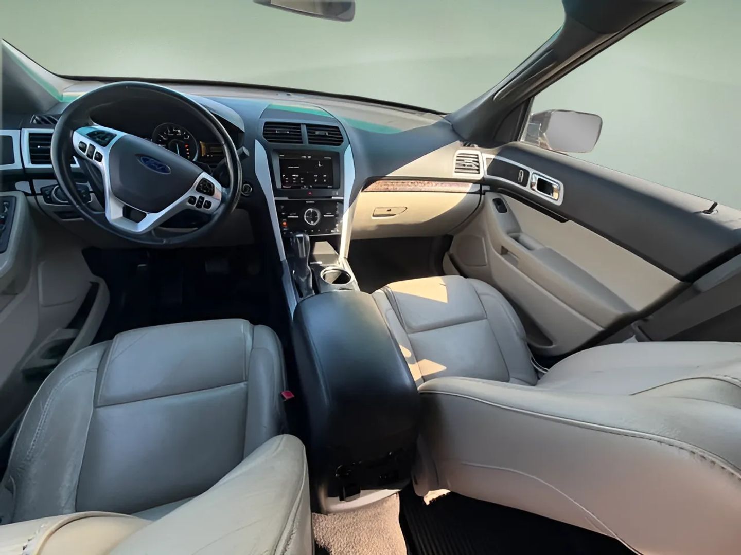 Ford Explorer photo 11
