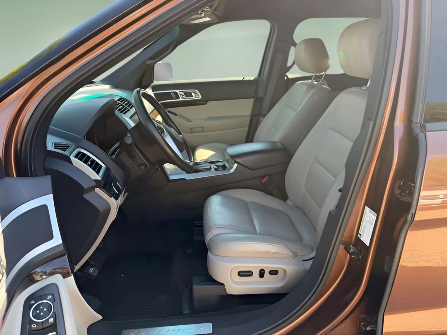 Ford Explorer photo 13