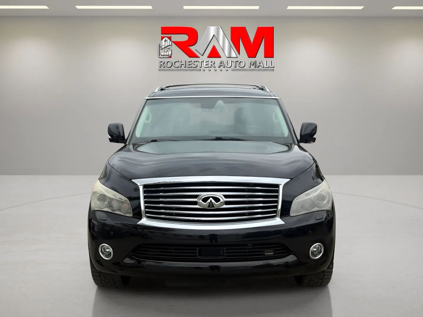 Infiniti QX56 photo 2