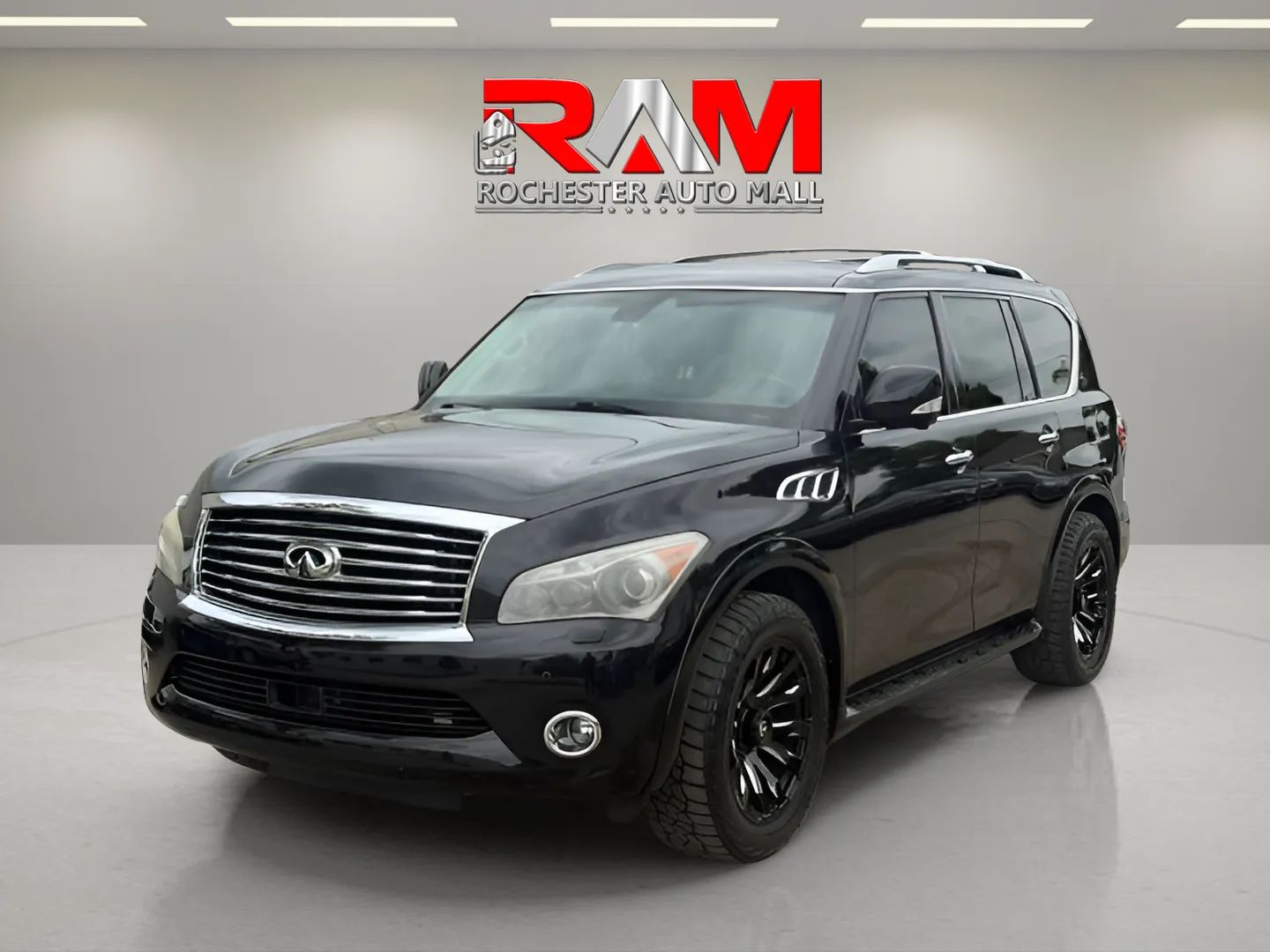 Infiniti QX56 photo 3
