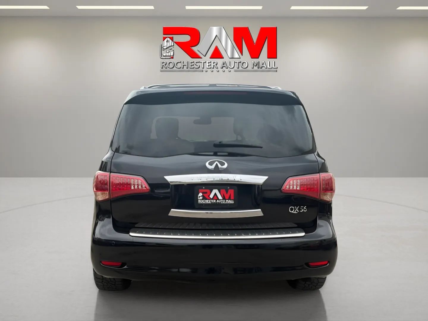Infiniti QX56 photo 4