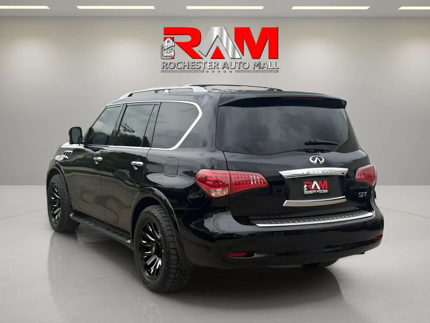 Infiniti QX56 photo 5
