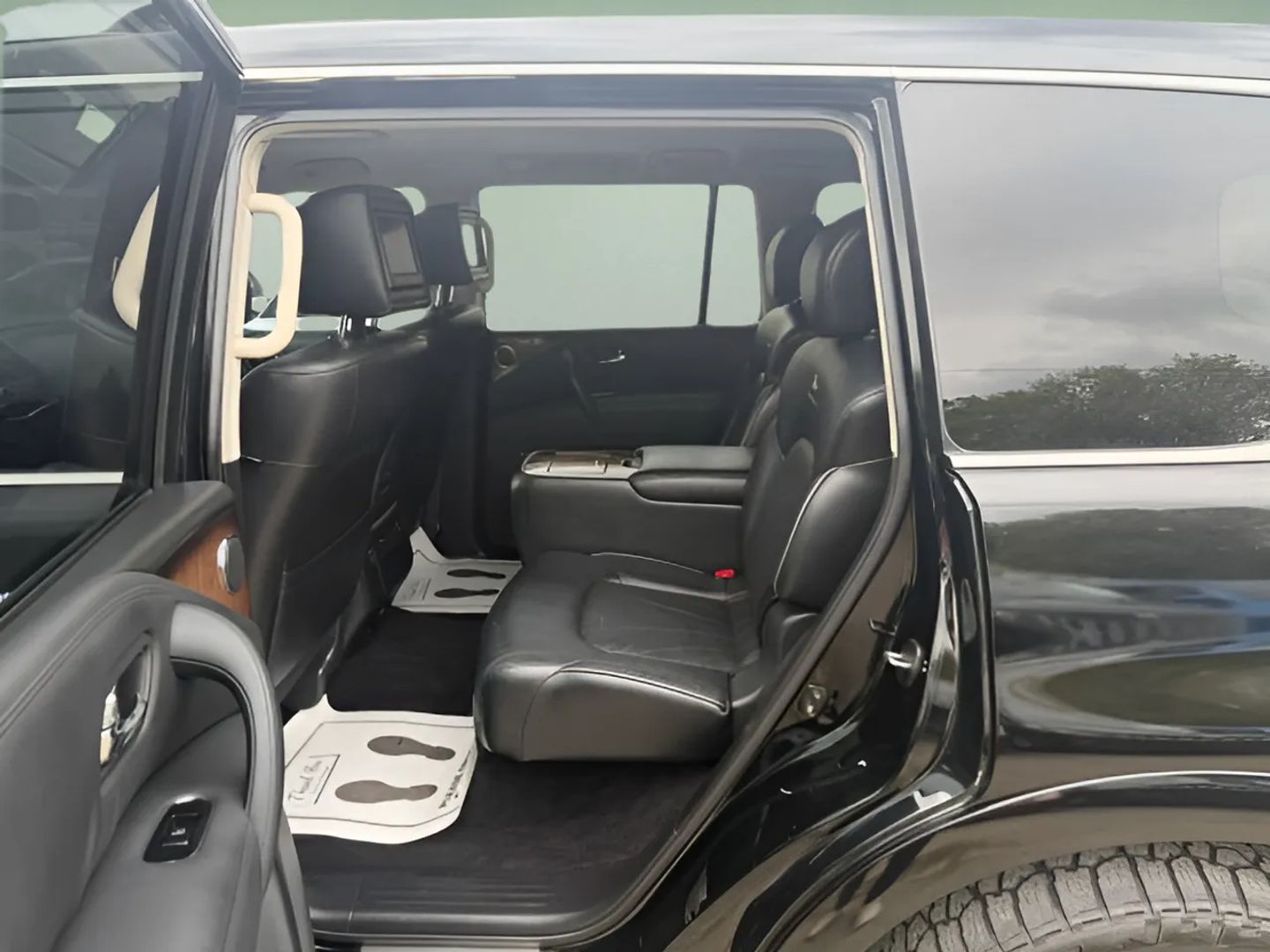 Infiniti QX56 photo 10