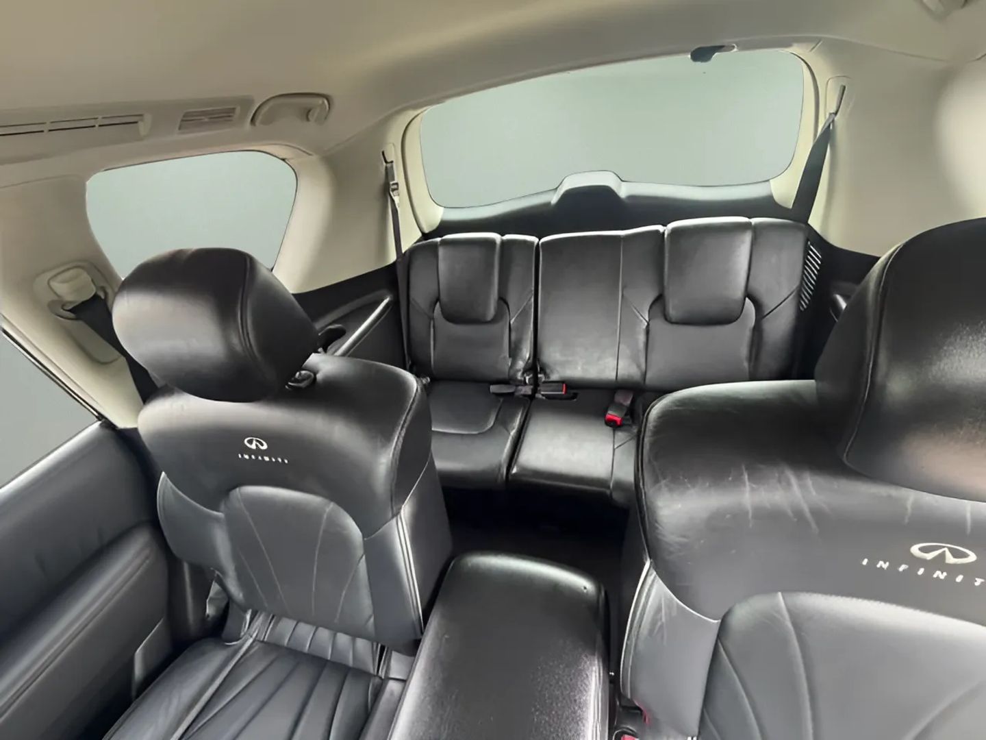 Infiniti QX56 photo 11