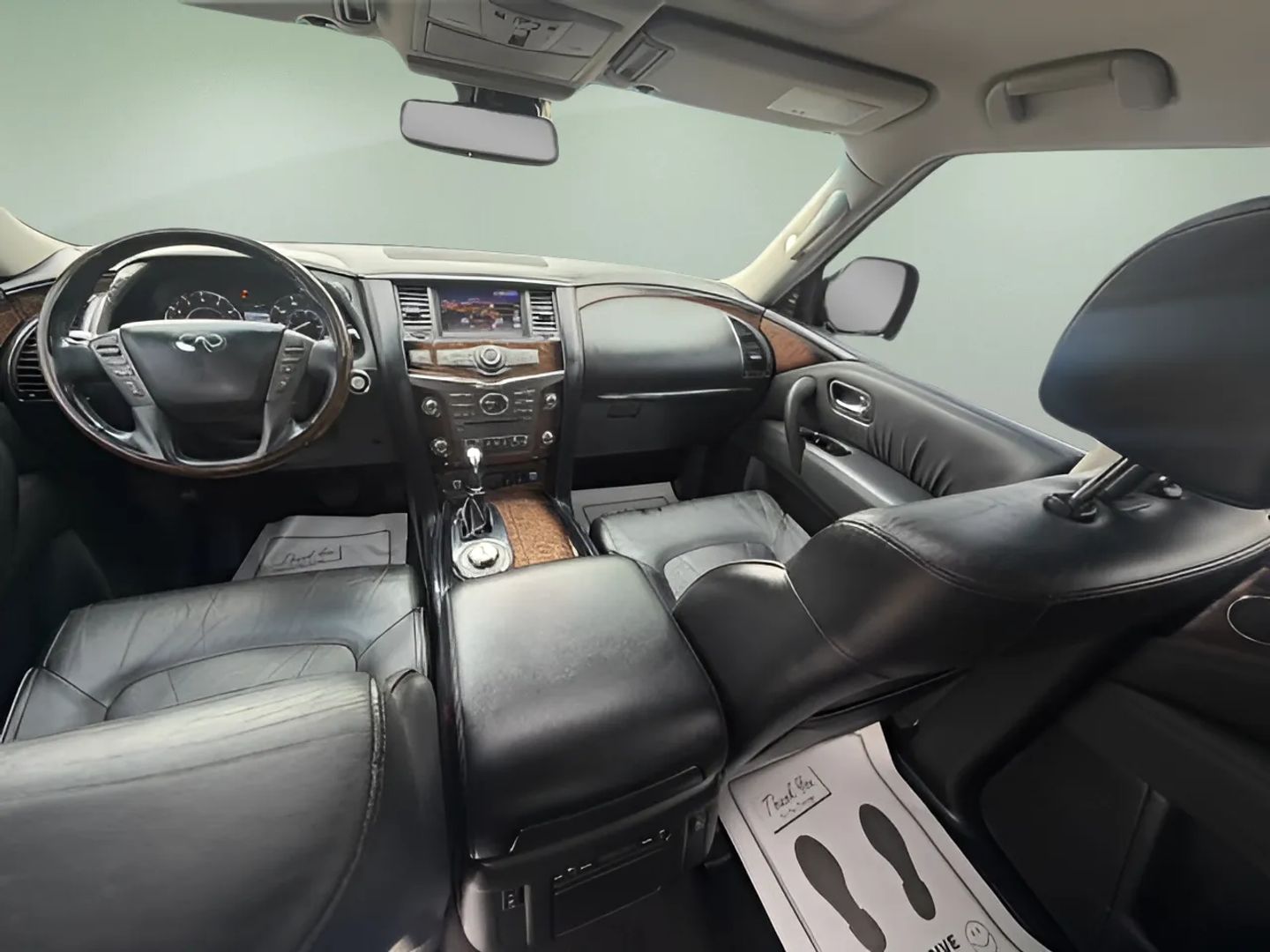 Infiniti QX56 photo 12