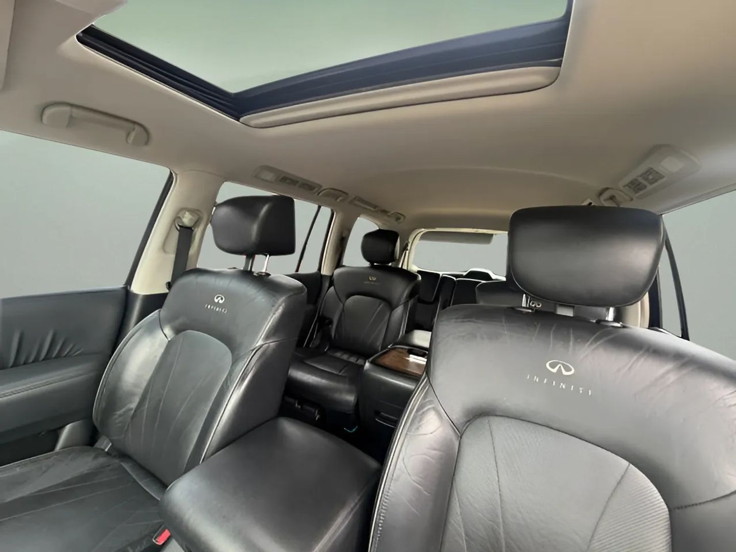 Infiniti QX56 photo 13
