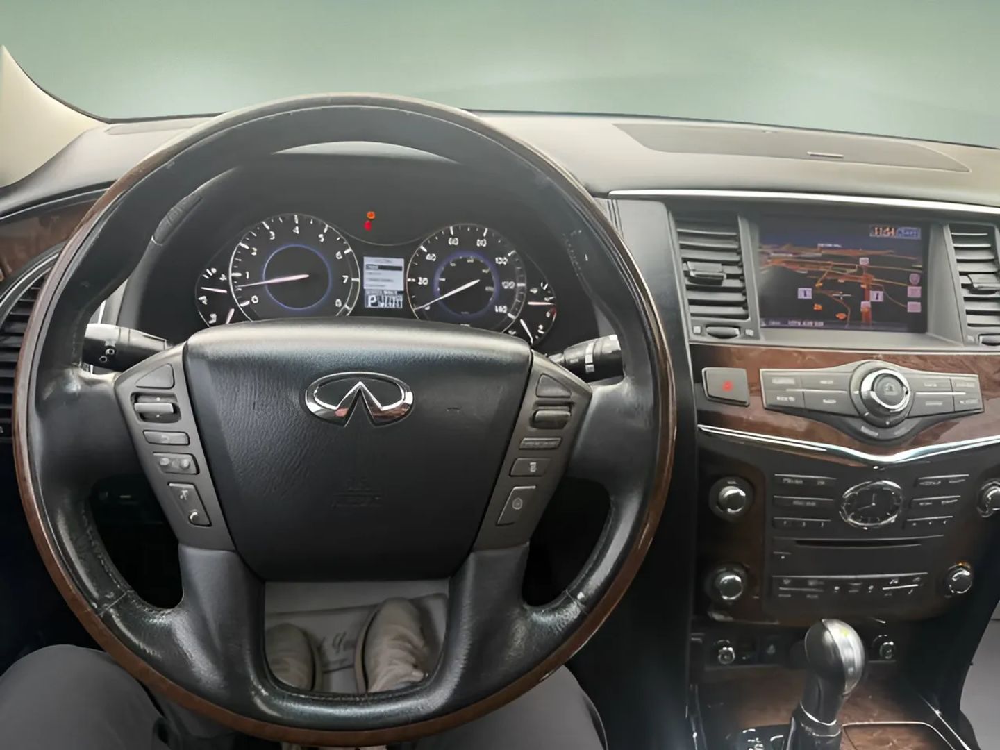 Infiniti QX56 photo 18